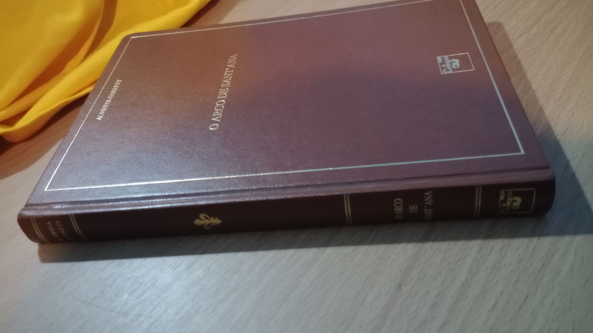 Livro Almeida Garrett antigo