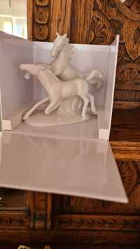 Konie porcelanowa figurka