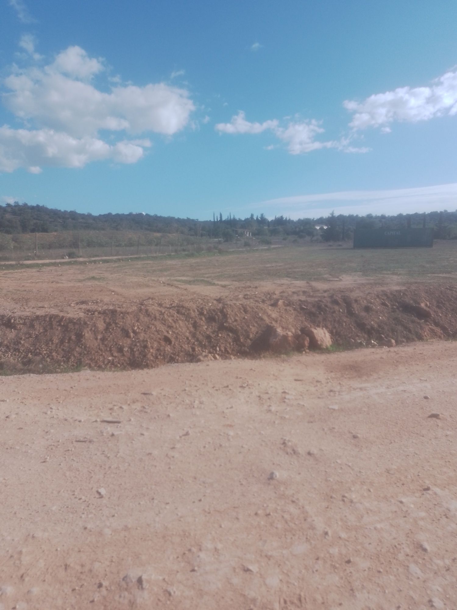 Vendo ou permuto terreno zona industrial de Algoz com 2 contentores