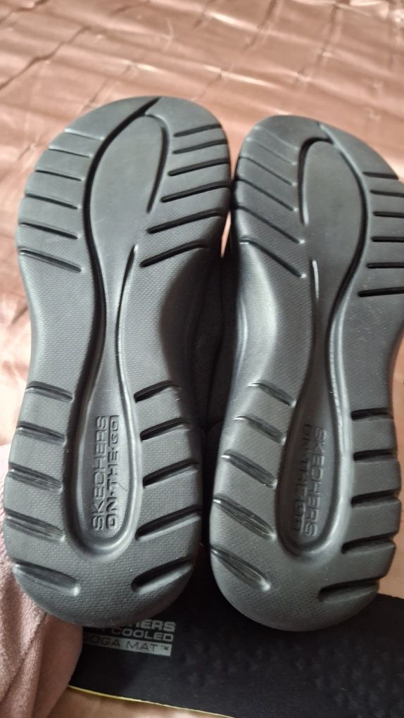 Сліпони  Sketchers