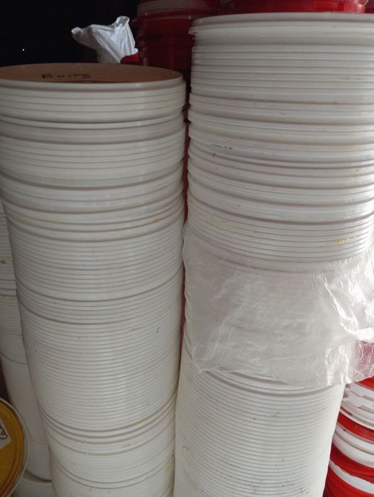 Продам б/у ведра 5лт