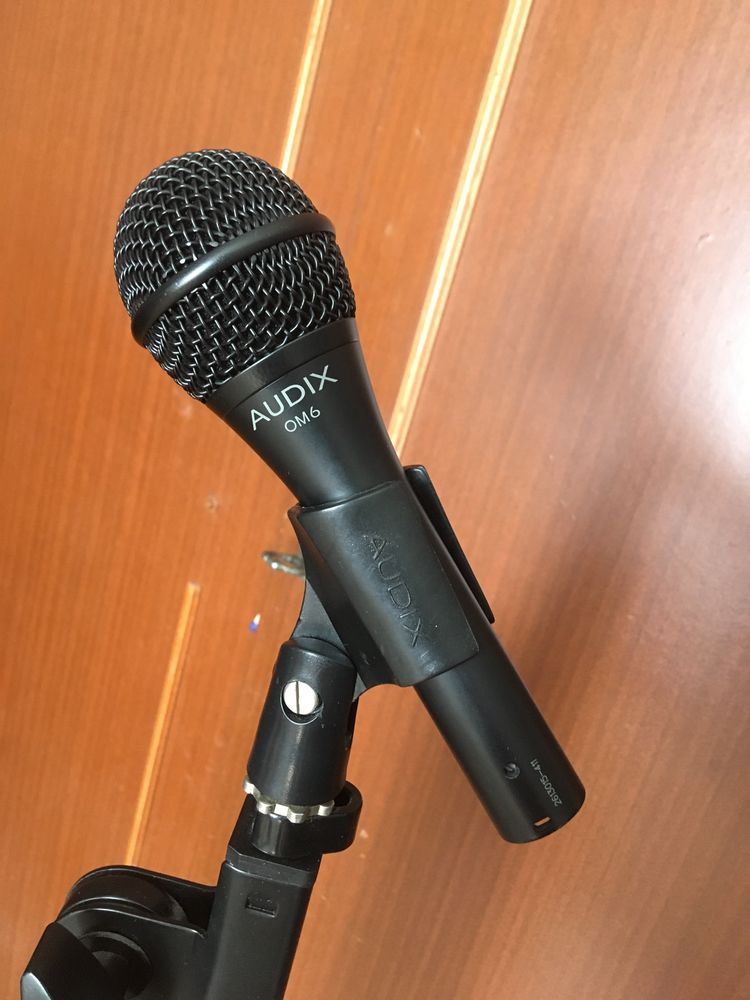 Профессиональный американский микрофон Audix om6 и микрофонная стойка