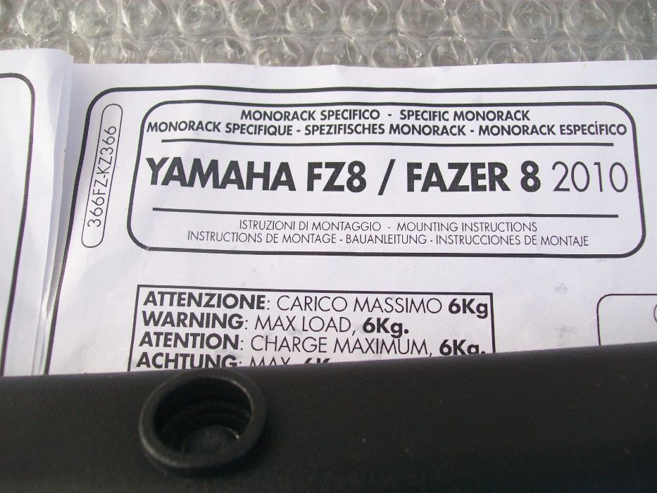 366FZ YAMAHA FZ8 / Fazer 8 800 (10>15) GIVI stelaż centralny