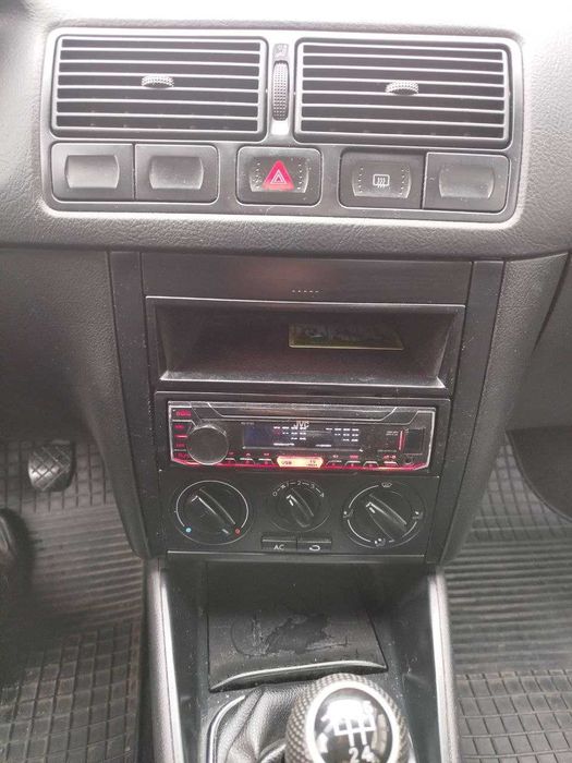 Volkswagen GOLF IV за 3500 $
