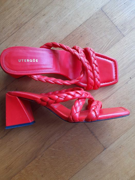 Sapatos cunha vermelho Uterque.
