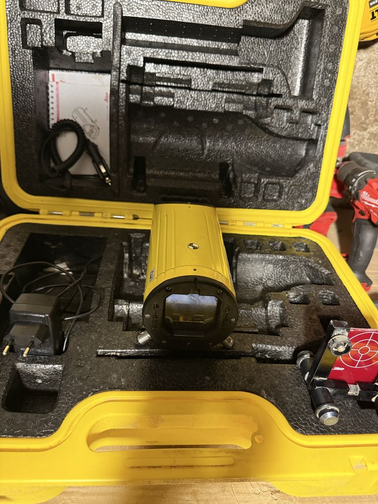 Niwelator laser rurowy Leica Piper 200