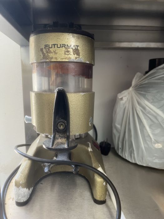 Máquina de cafe La Cimbali M30 class + moinho de café Futurmat