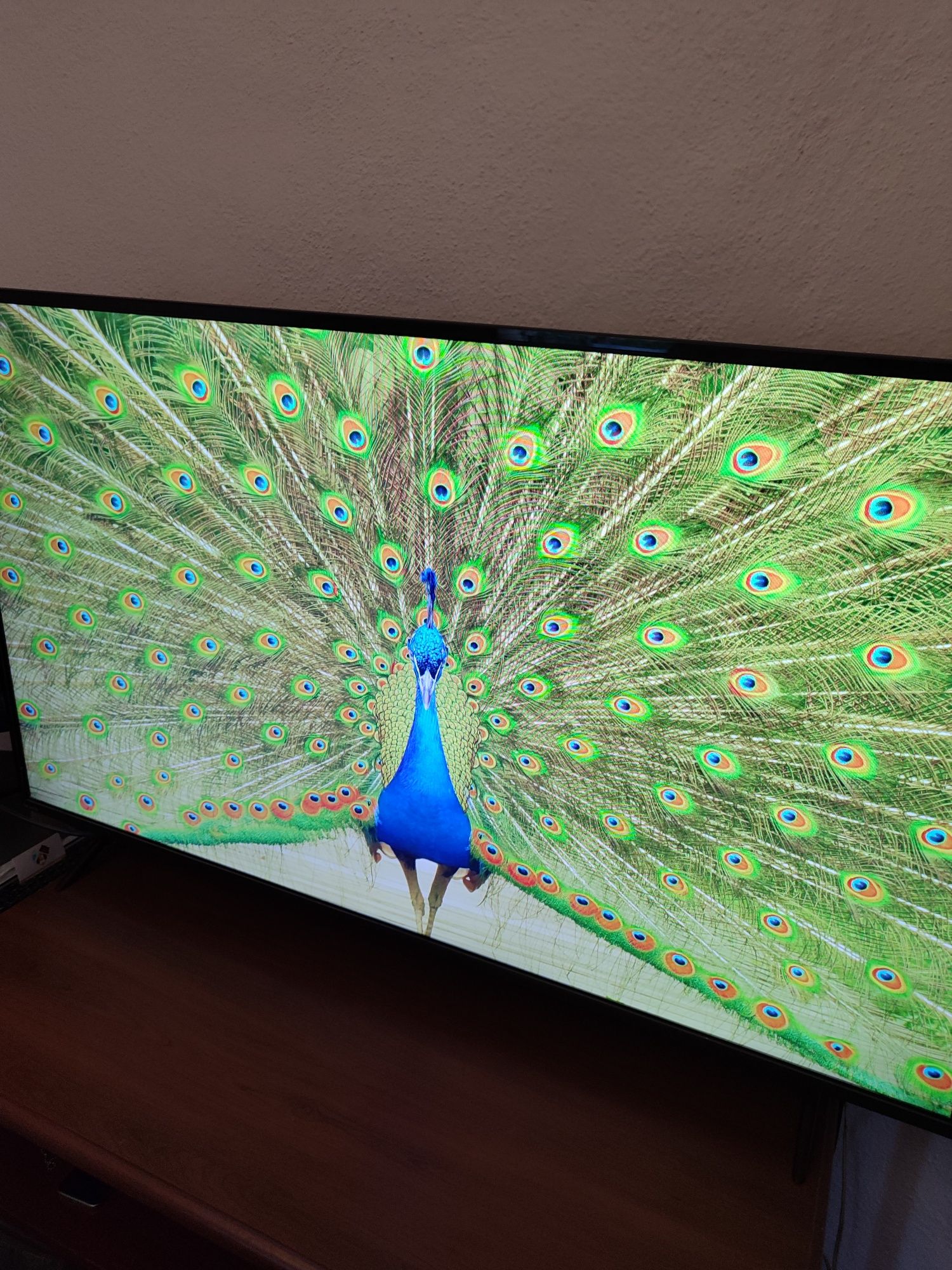 Телевізор BRAVIS 55" 4K SmartTV T2. Под ремонт