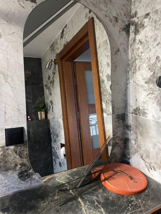 Używane lustro łazienkowe