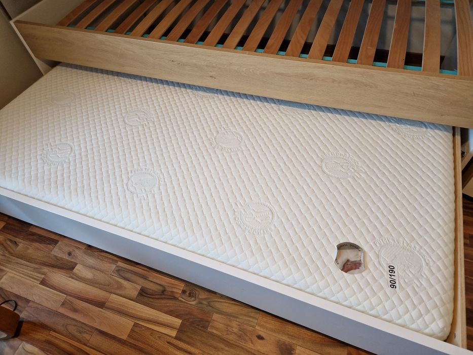 Łóżko piętrowe dwupoziomowe materac