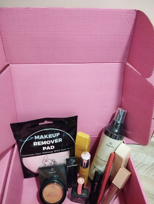 Бокси косметики Богенія