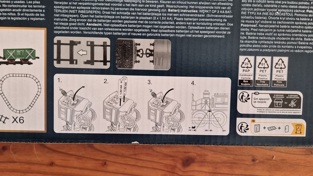 Kolejka elektryczna pociąg świąteczny z oświetleniem i dzwiękiem