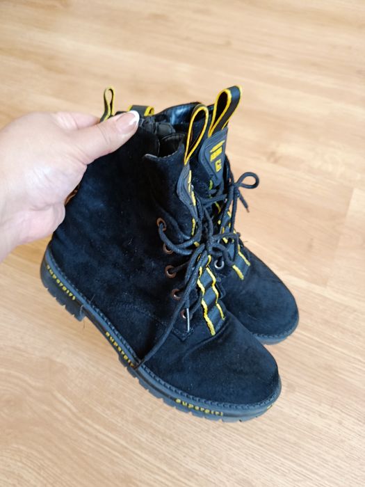 Черевики чоботи черевички