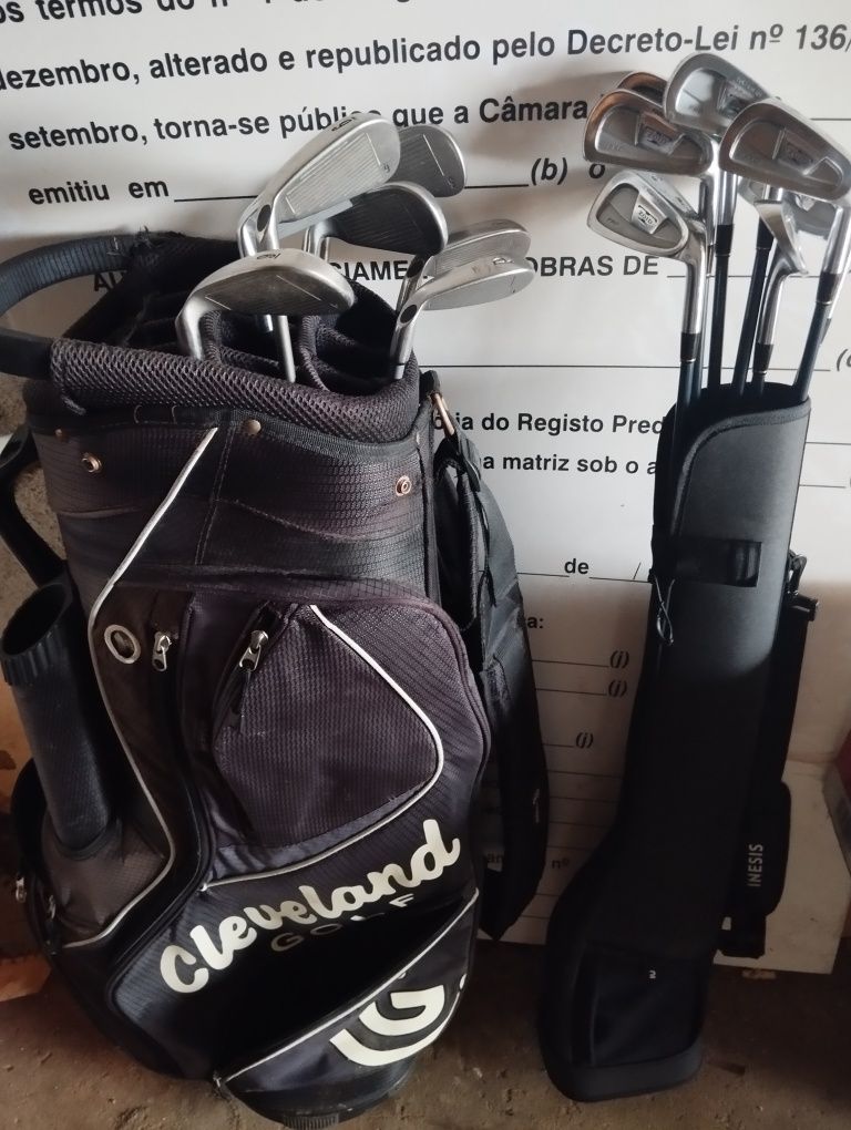 Vendo dois sacos de golfe novos um esta completo