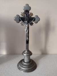 Stary metalowy krzyż katolicki vintage
