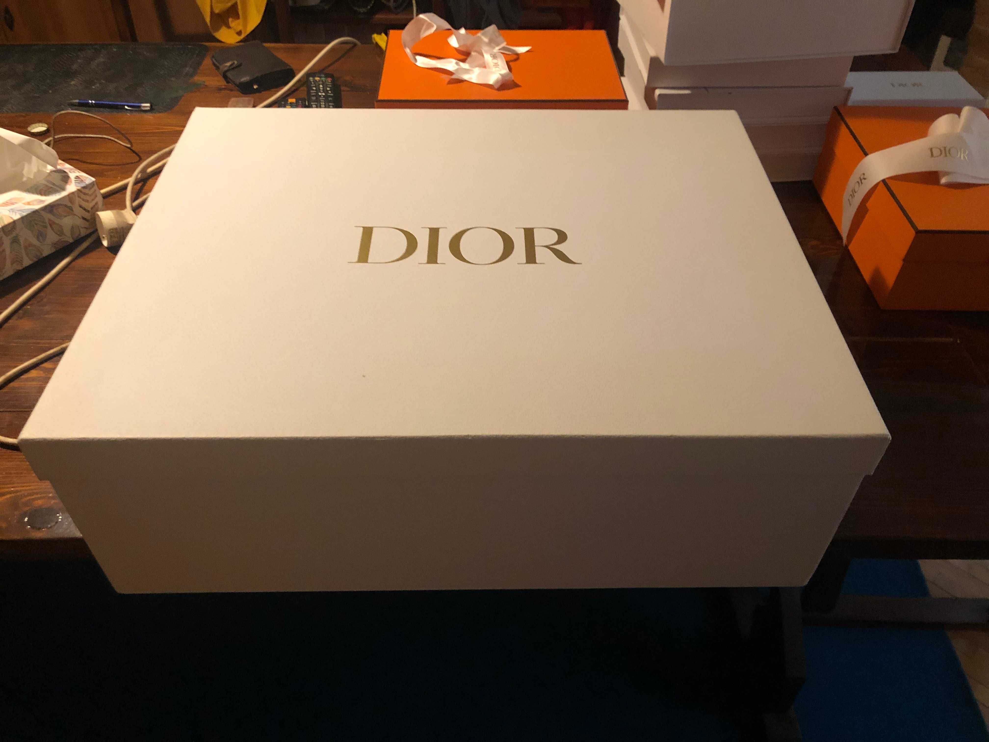 Piękne kartony firmy Dior