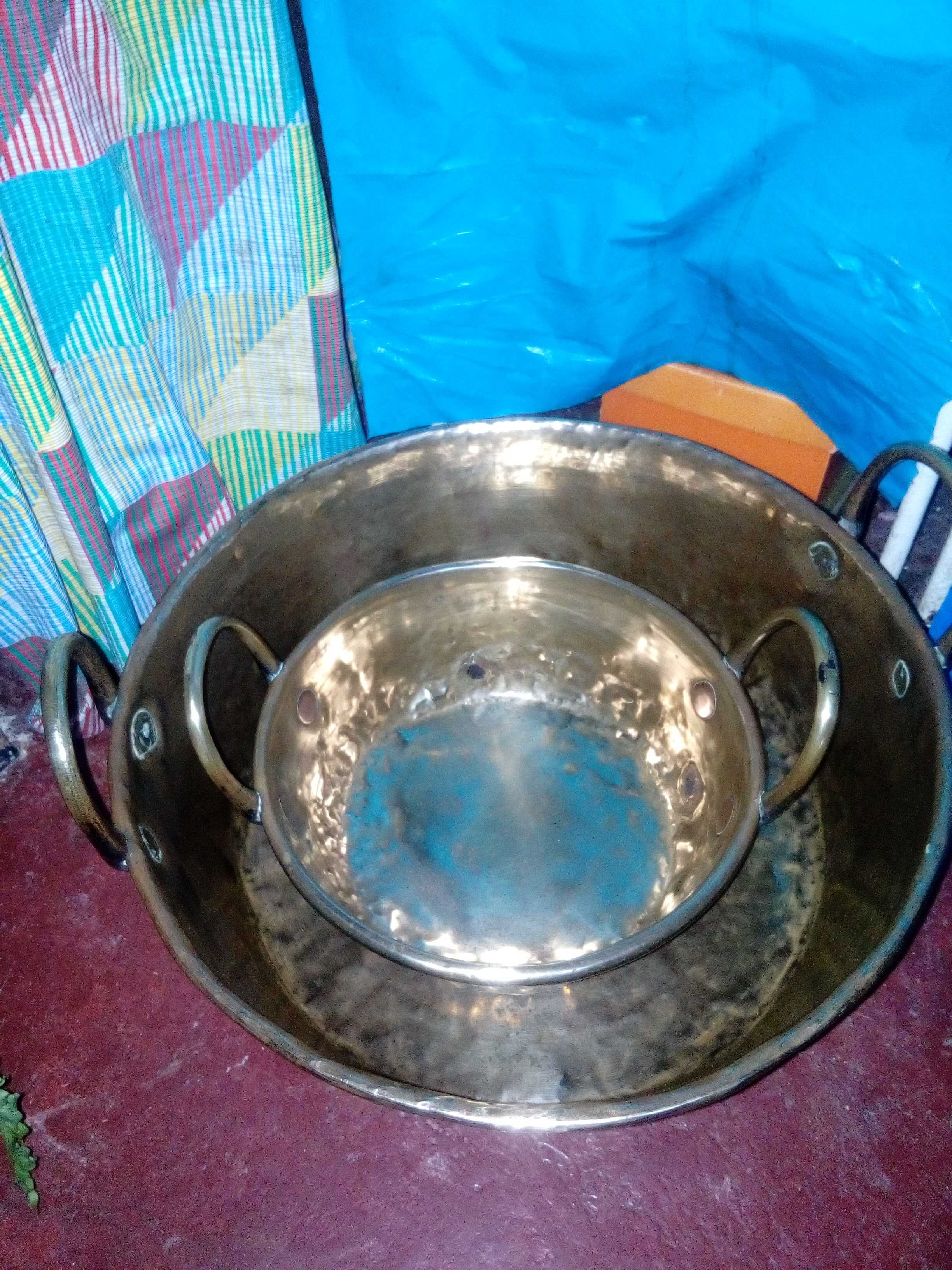 vendo dois tachos em cobre com pegas muito antigos