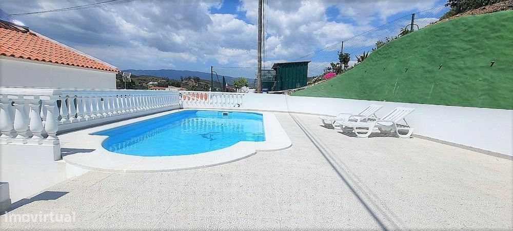 Moradia de Luxo com 5 Quartos e Piscina em Lote de 2250 m²