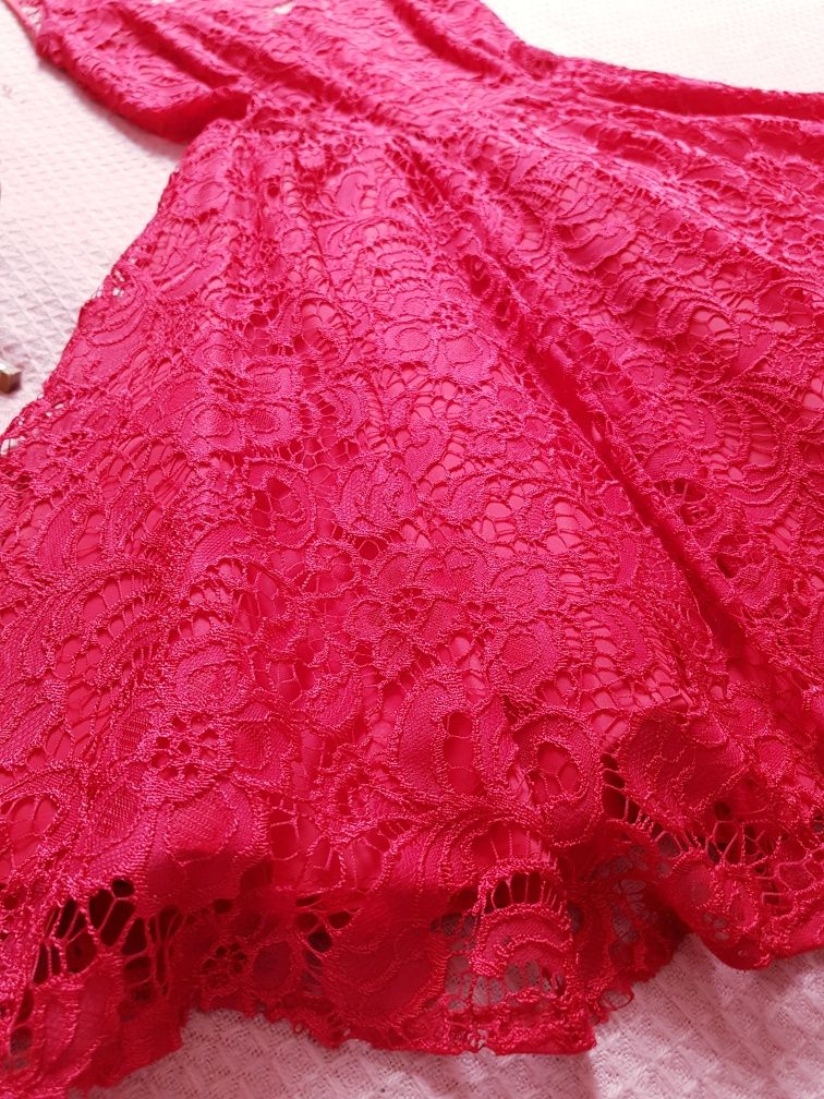 Sukienka koktajlowa rozkloszowana czerwona malinowa S Sugarfree