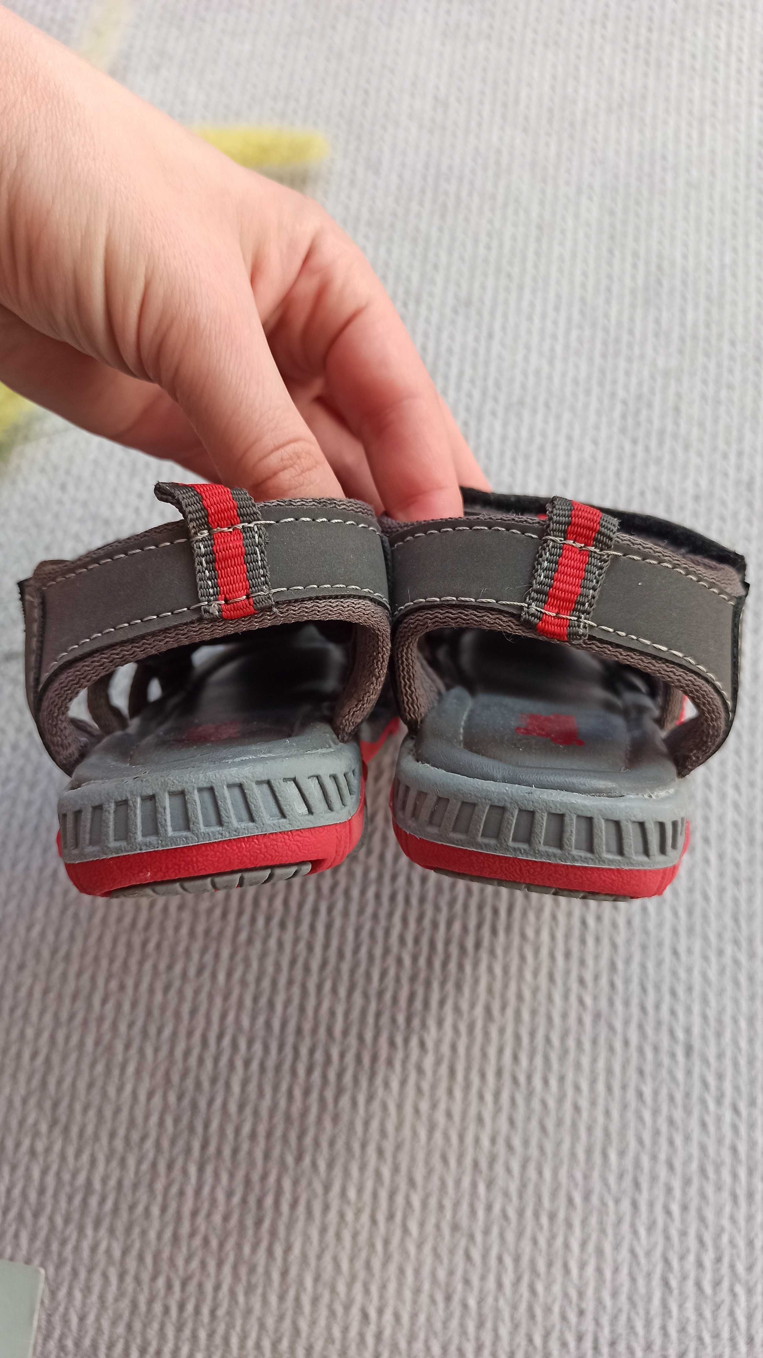 Дитячі закриті сандалі 24-25 розмір з прогумованим носком для хлопчика