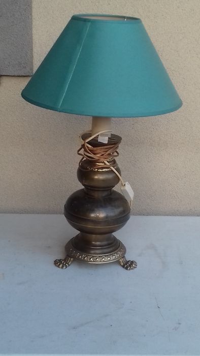 Piękna lampka elektryczna-zabytek-na lwich łapach