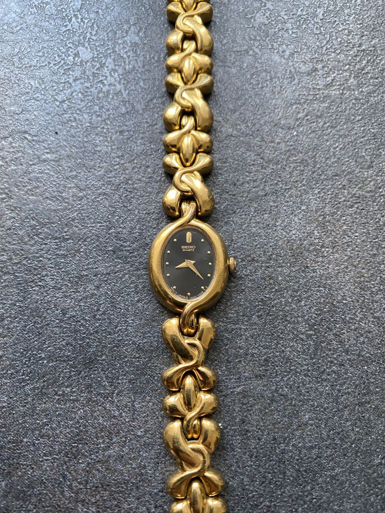Zjawiskowy damski złoty zegarek japońskiej firmy Seiko