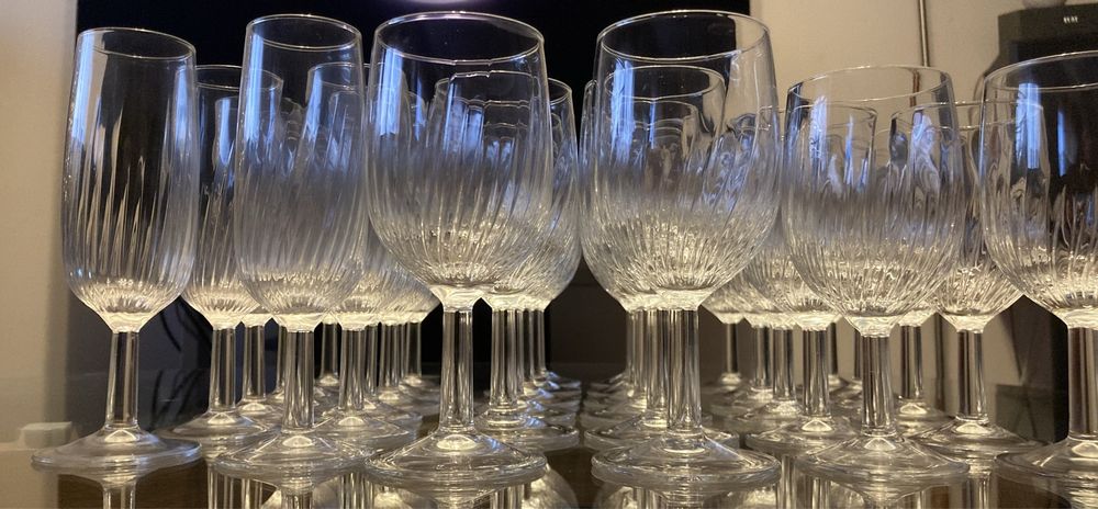 36 copos de cristal (12 x champanhe, agua, vinho )