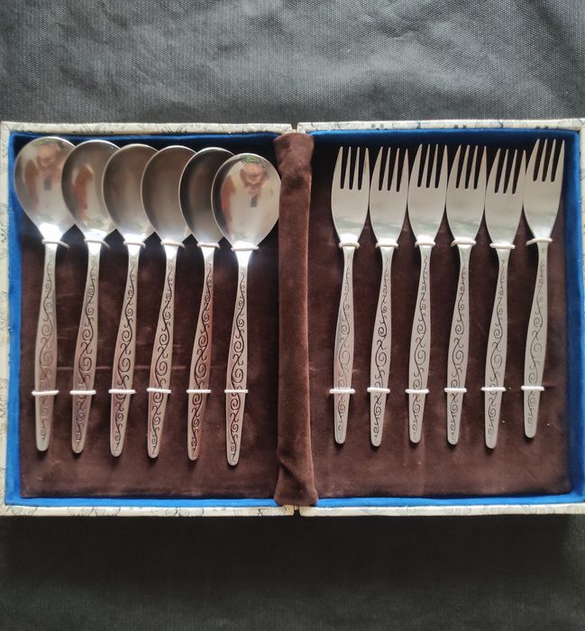 Столові набори „ Вюнок “ та інші .