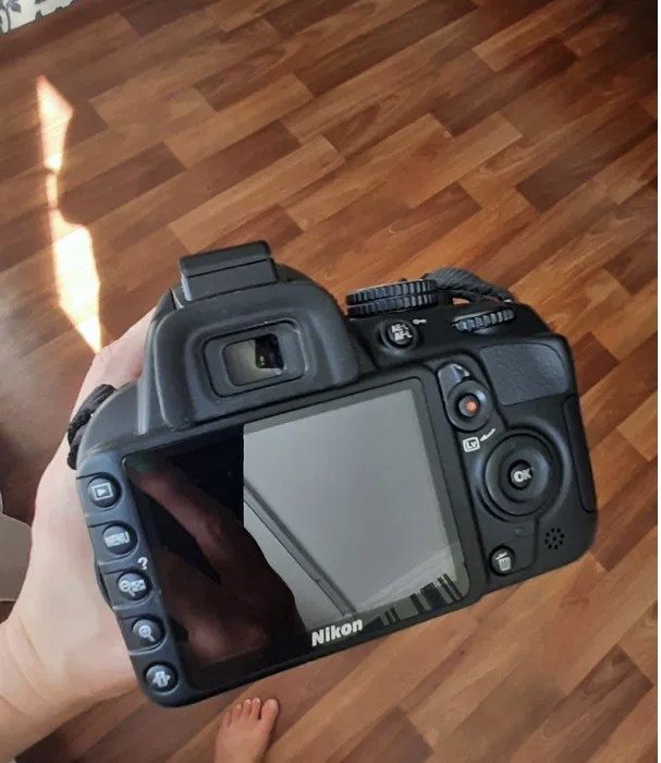 Продам дзеркальний фотоапарат Nikon D3100