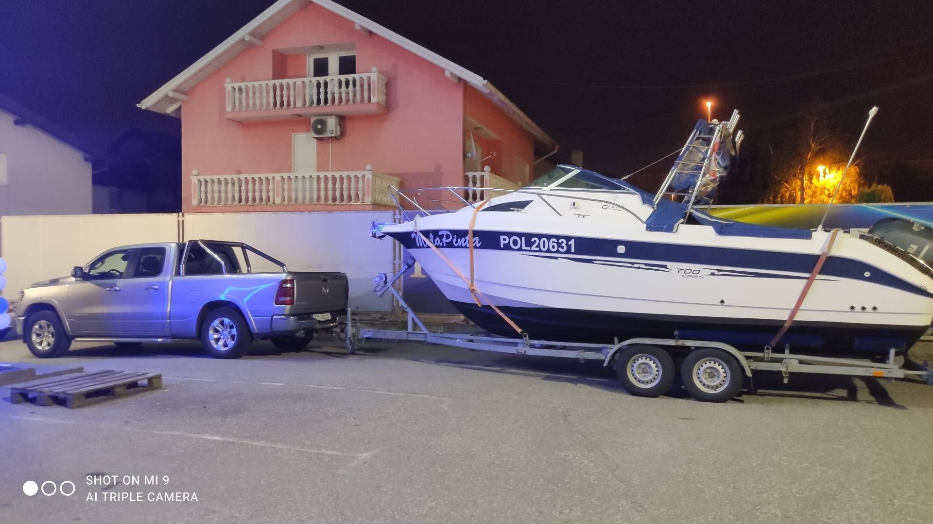 Motorówka Galeon Galia 700 plus przyczepa