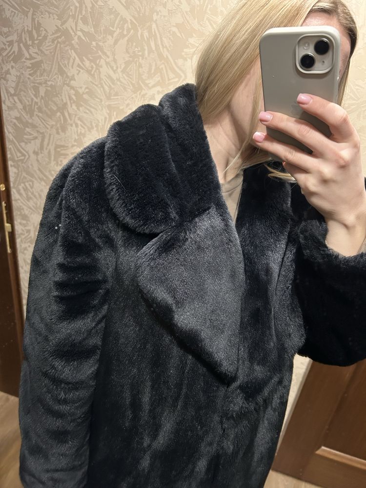 Продам шубу с искуственного меха Adrienne Landau