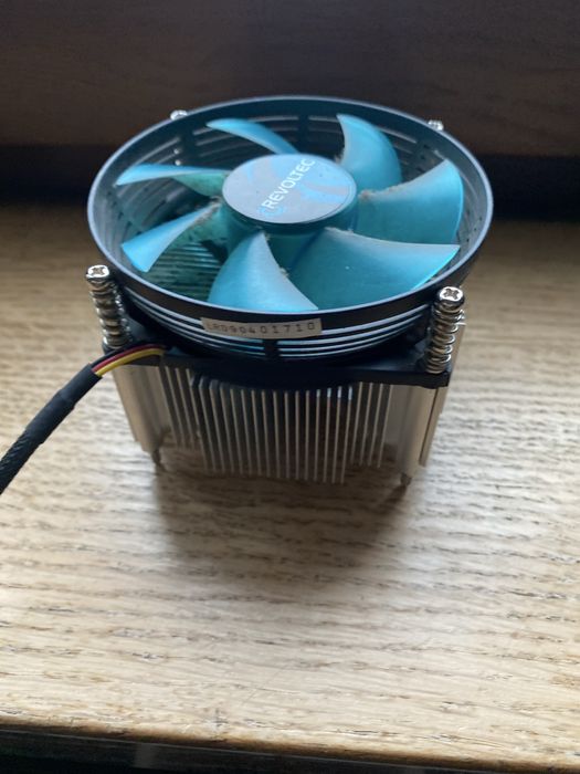 процесорний кулер з роз'ємом LGA 775