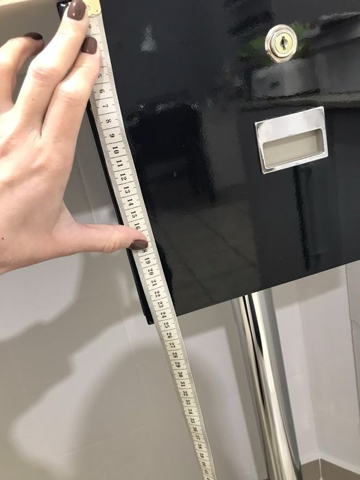 Тумба для макіяжу, майстра бровіста