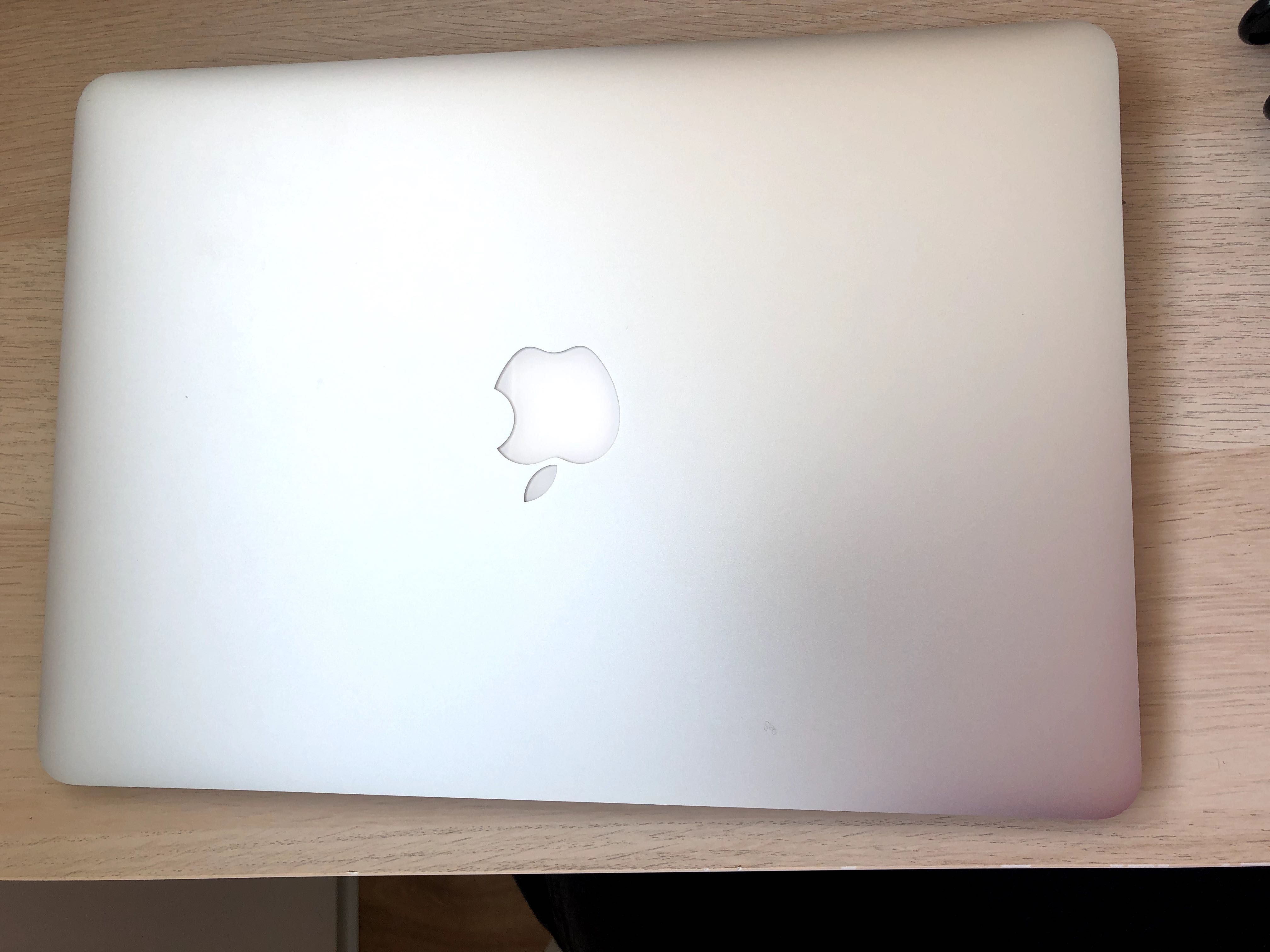 MacBook Air 125gb prateado em perfeito estado.