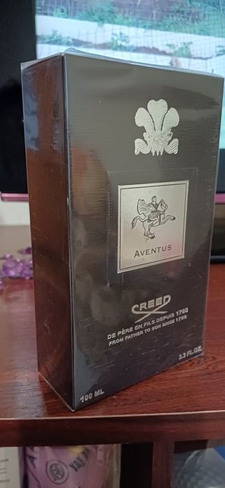 Парфюмерная вода Creed Aventus.





Это мужской аромат, относящийся к