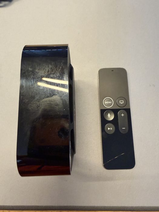 Apple TV 4K (gen 1) 32Gb a1842 + Apple Siri Remote a1962
