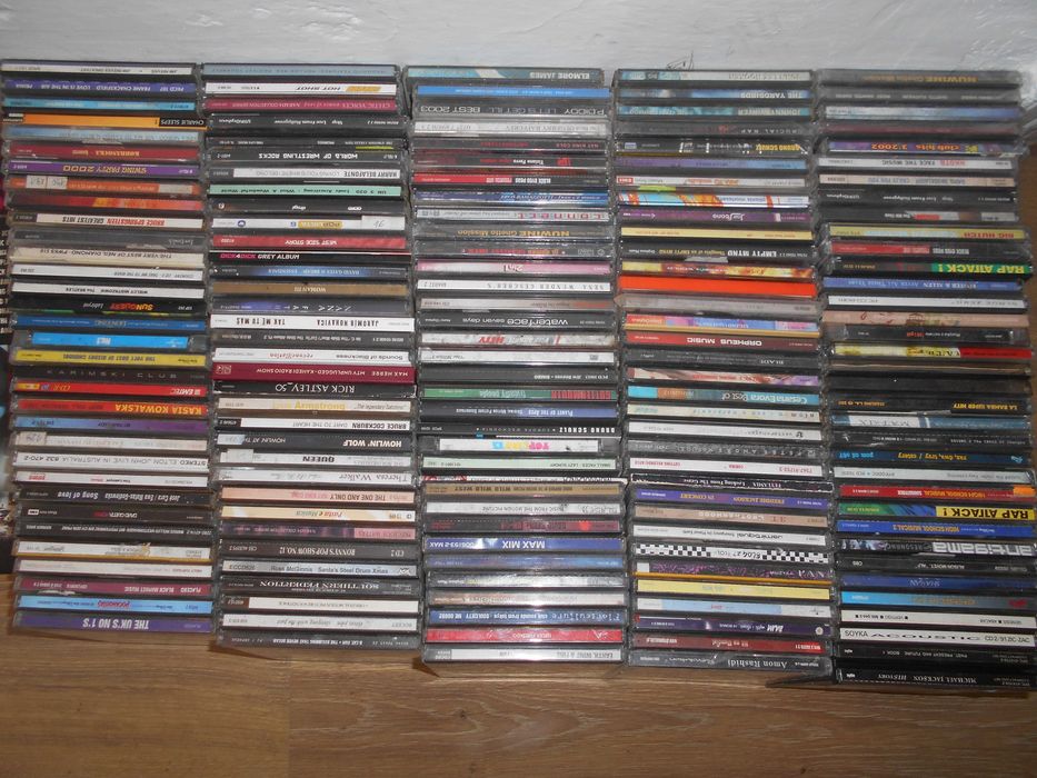 Płyty CD 170 sztuk