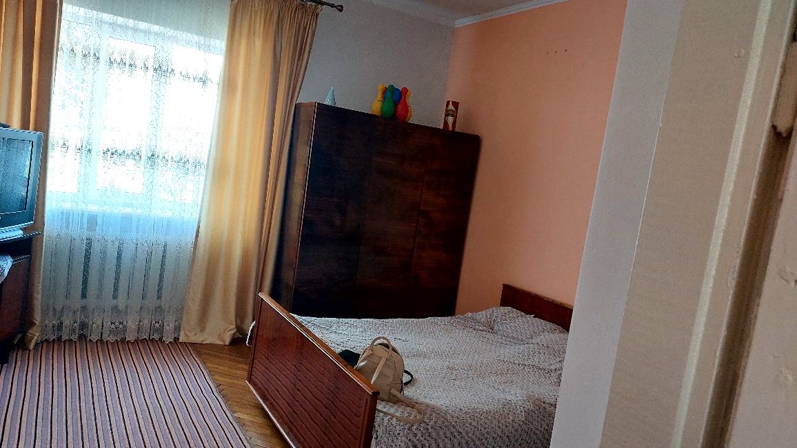 Продається будинок у м.Горохів, на території є гараж хлів, літня кухня
