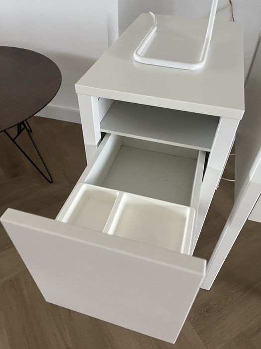 Dwie szafki nocne + lampki