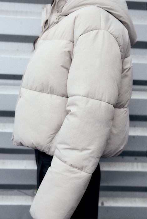 Вкорочена куртка пуфер zara з капюшоном пуховик