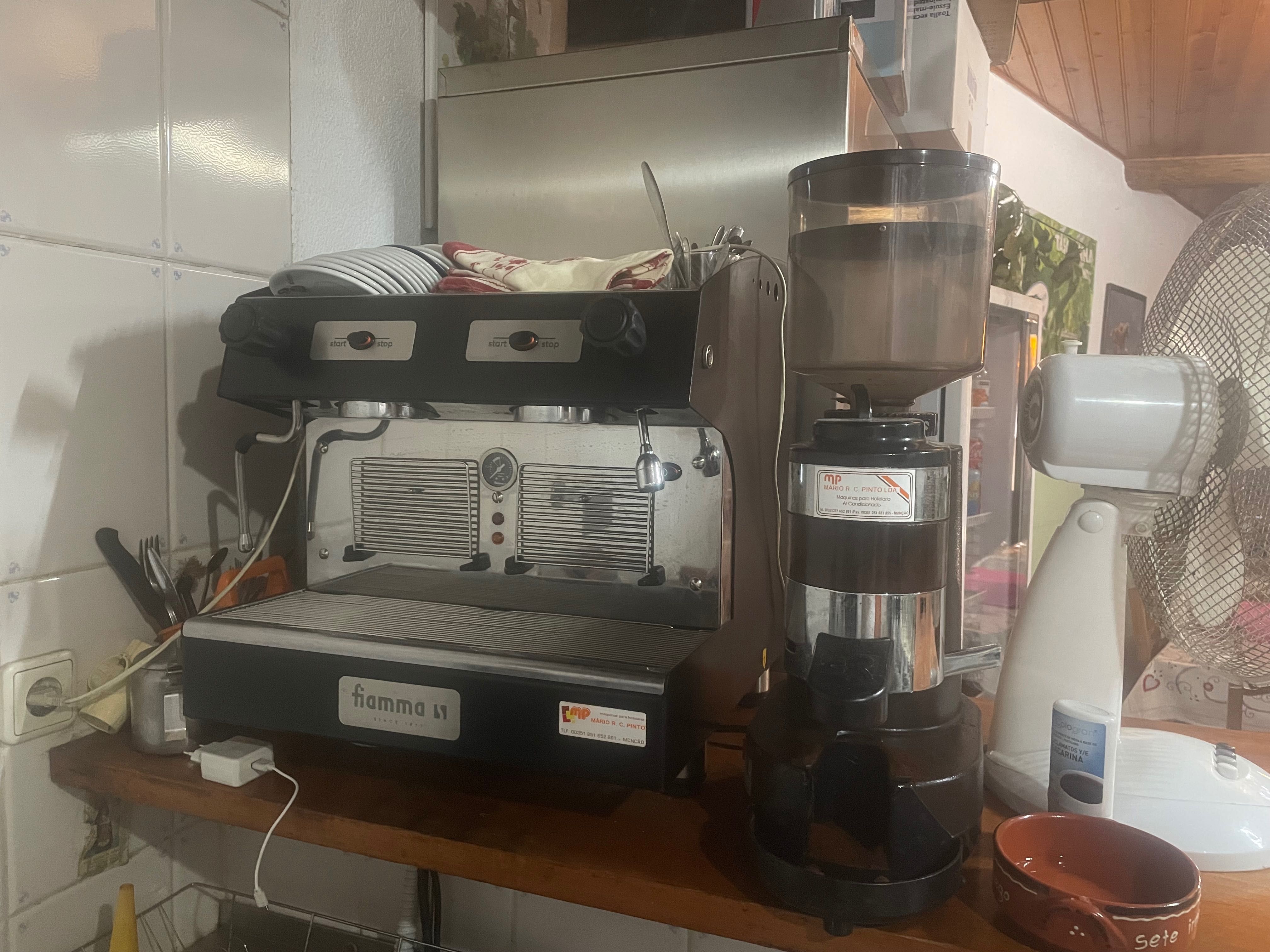 Vendas de máquinas café e armários
