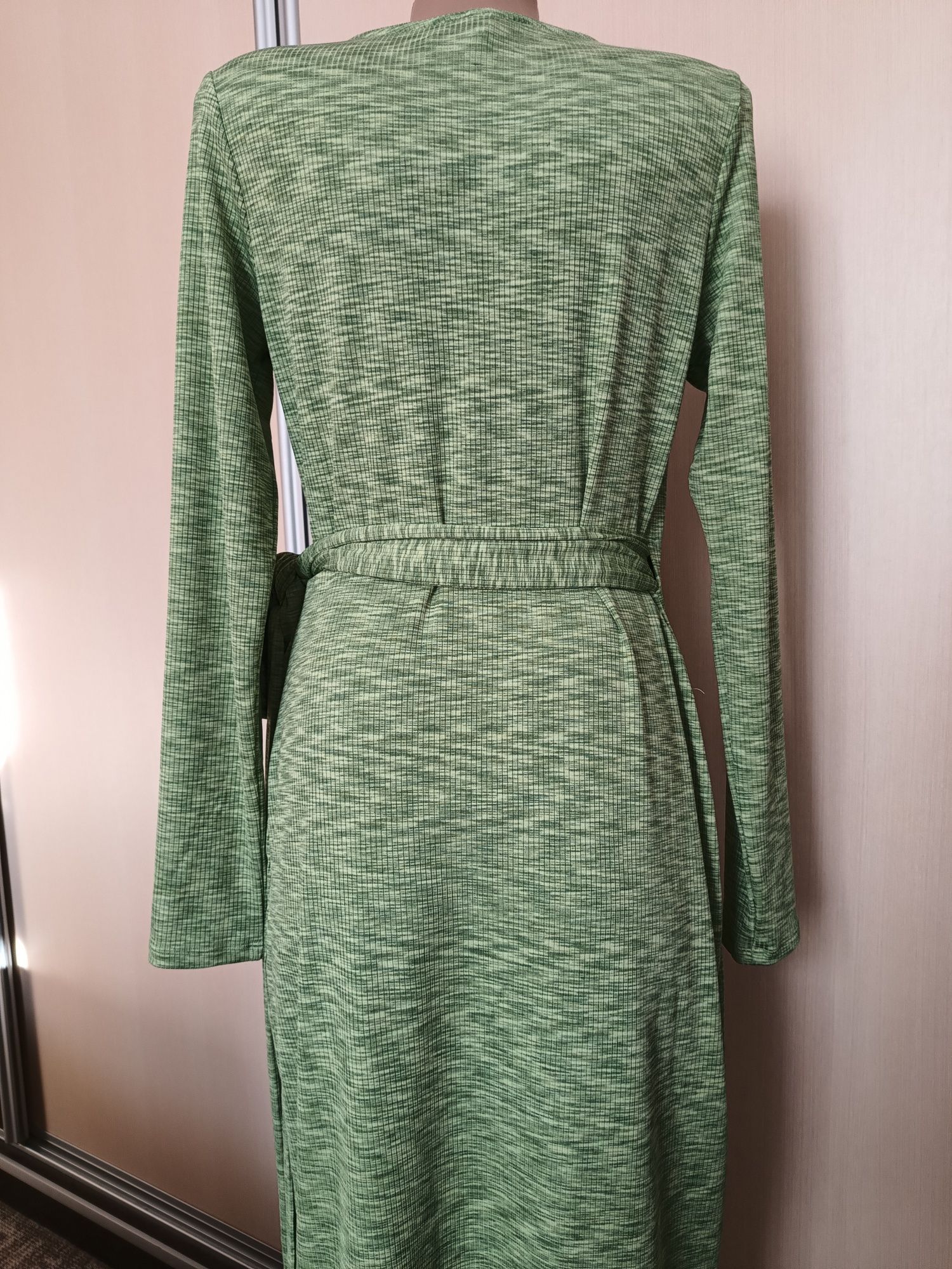 Зелена сукня в рубчик на запах H&M