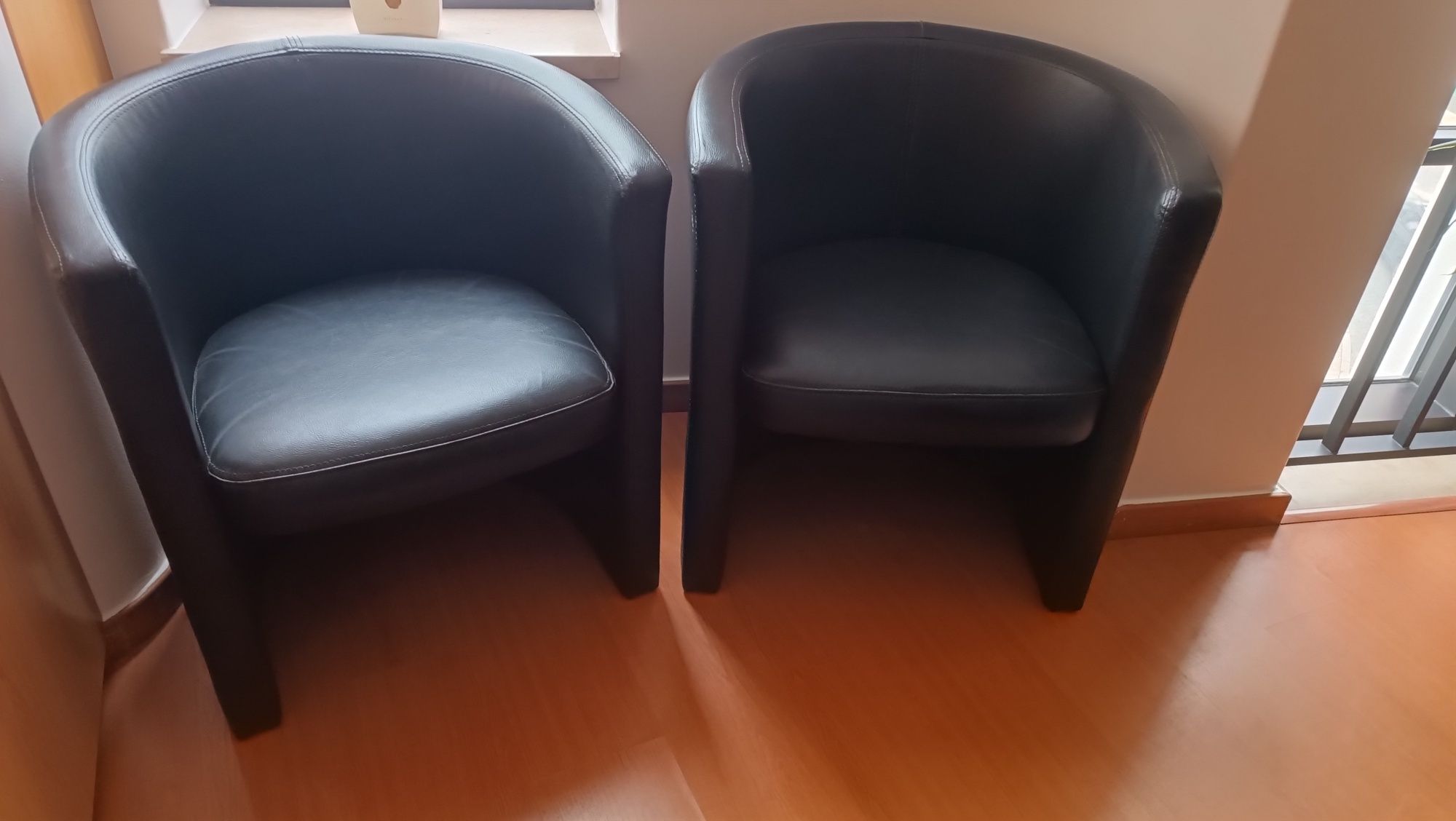 Poltronas em Pele