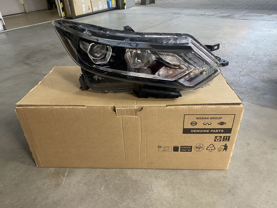 Nissan Qashqai j11/Rogue Sport- Фара R -Led /Original