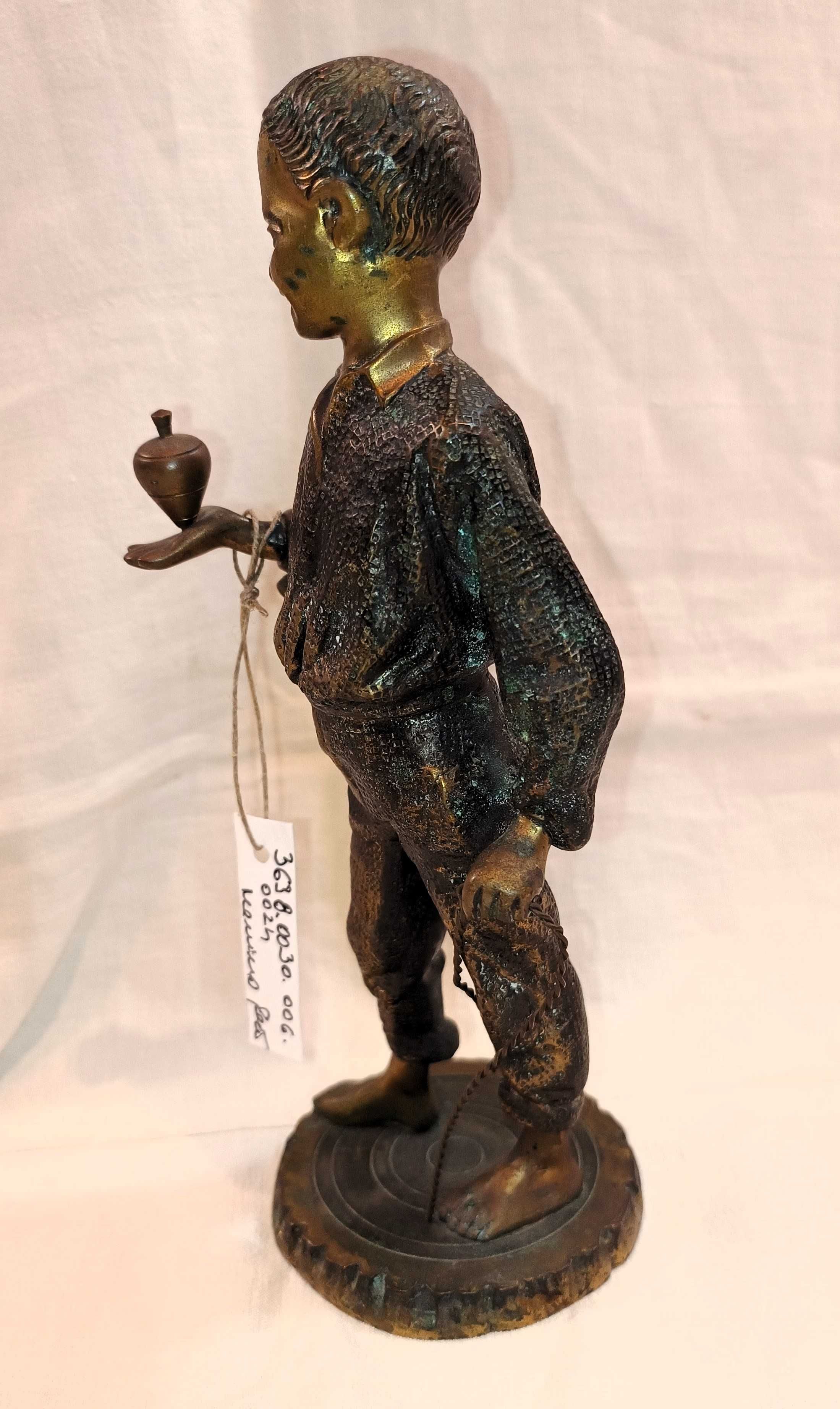 Menino Pião Bronze