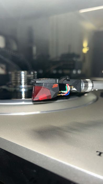 Продам головку звукоснимателя Ortofon 2M Red в отличном состоянии.