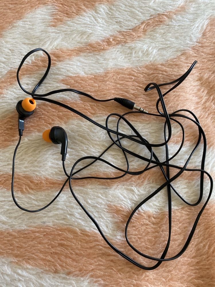 Auriculares e cabos de telefone diversos