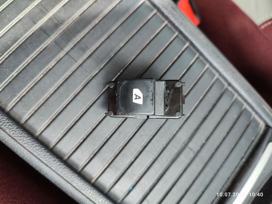 Кнопка склопідйомника citroen berlingo (b9)  ліва б/к оригінал