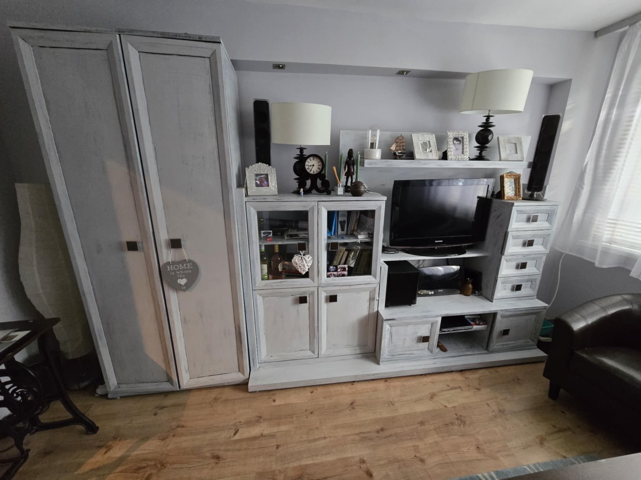 Meble pokojowe z półka na tv