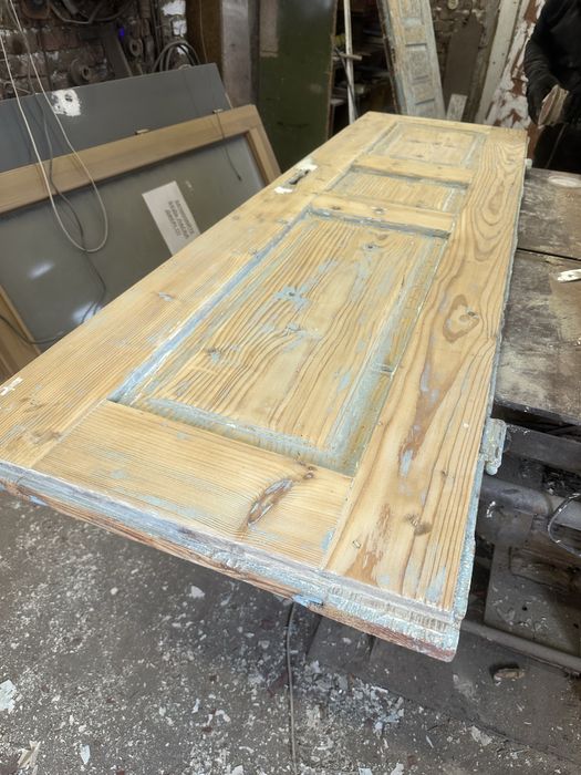 Реставрація та перефарбування дверей та меблів